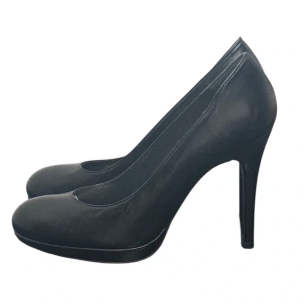Authentic Stuart Weitzman designer black leather heels pumps sz 8